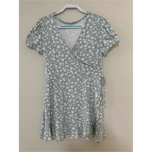 No Boundaries Dresses & Skirts - Cottagecore Boho No Boundaries Wrap Dress XL Green Floral Ditsy Mini